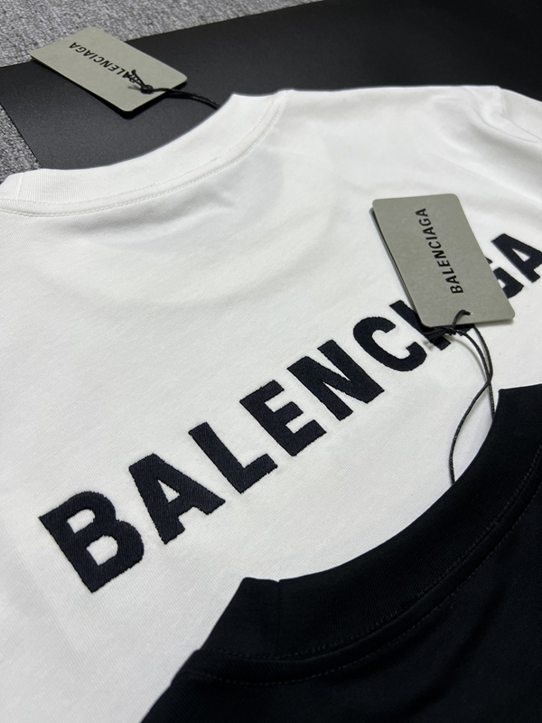 ブランドTシャツ着用イメージ